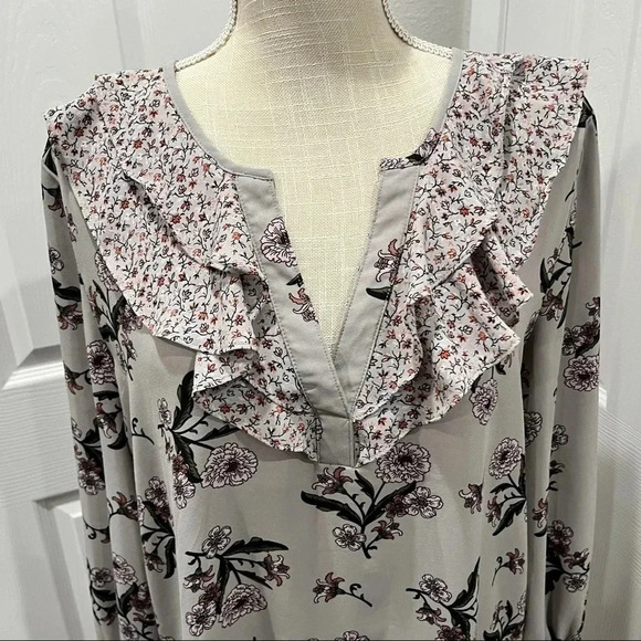 Loft Floral and micro floral ruffled v- neck polyester blouse - Picture 4 of 9